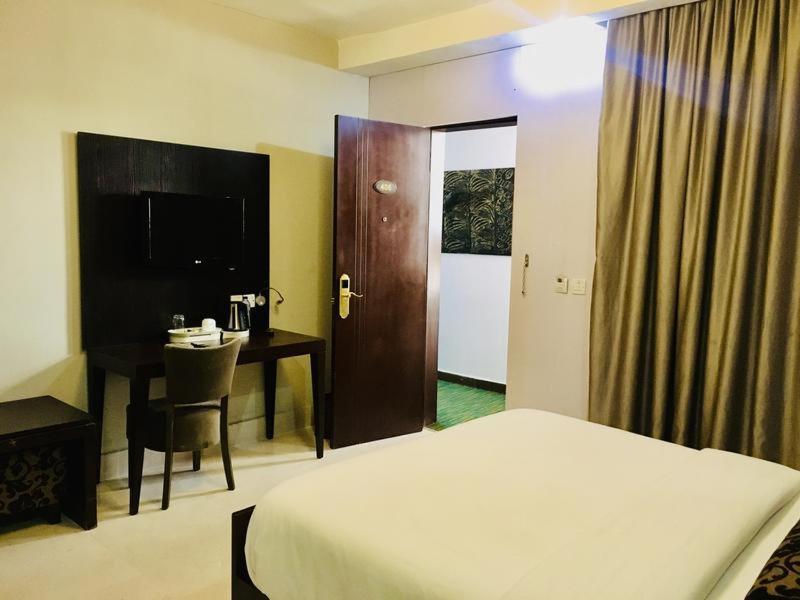 BW Starfire Hotel Ikeja Kültér fotó