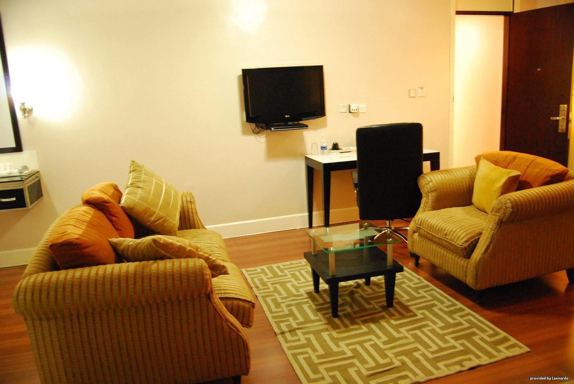 BW Starfire Hotel Ikeja Kültér fotó