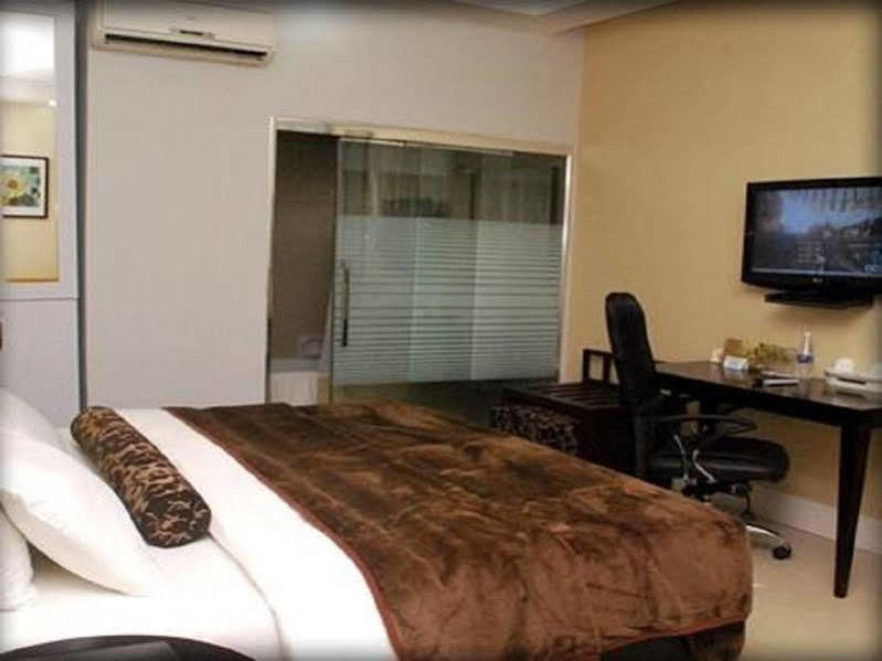 BW Starfire Hotel Ikeja Kültér fotó