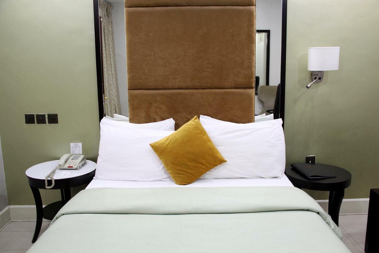 BW Starfire Hotel Ikeja Kültér fotó
