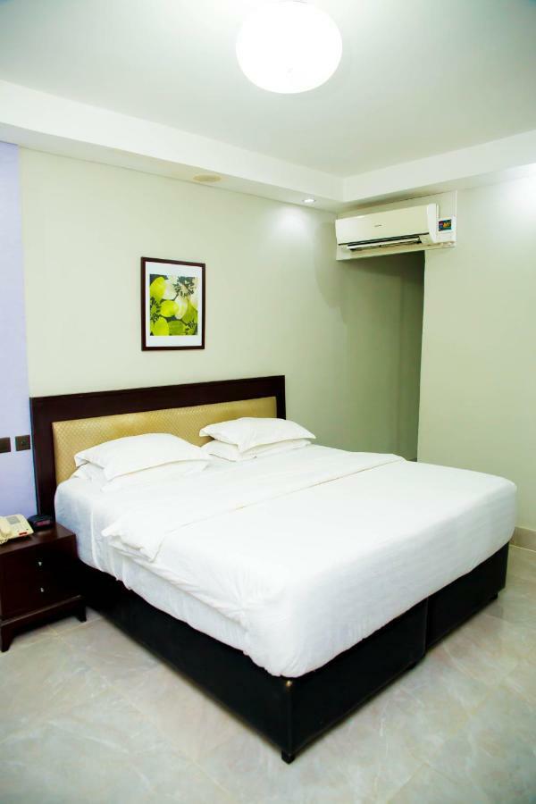 BW Starfire Hotel Ikeja Kültér fotó