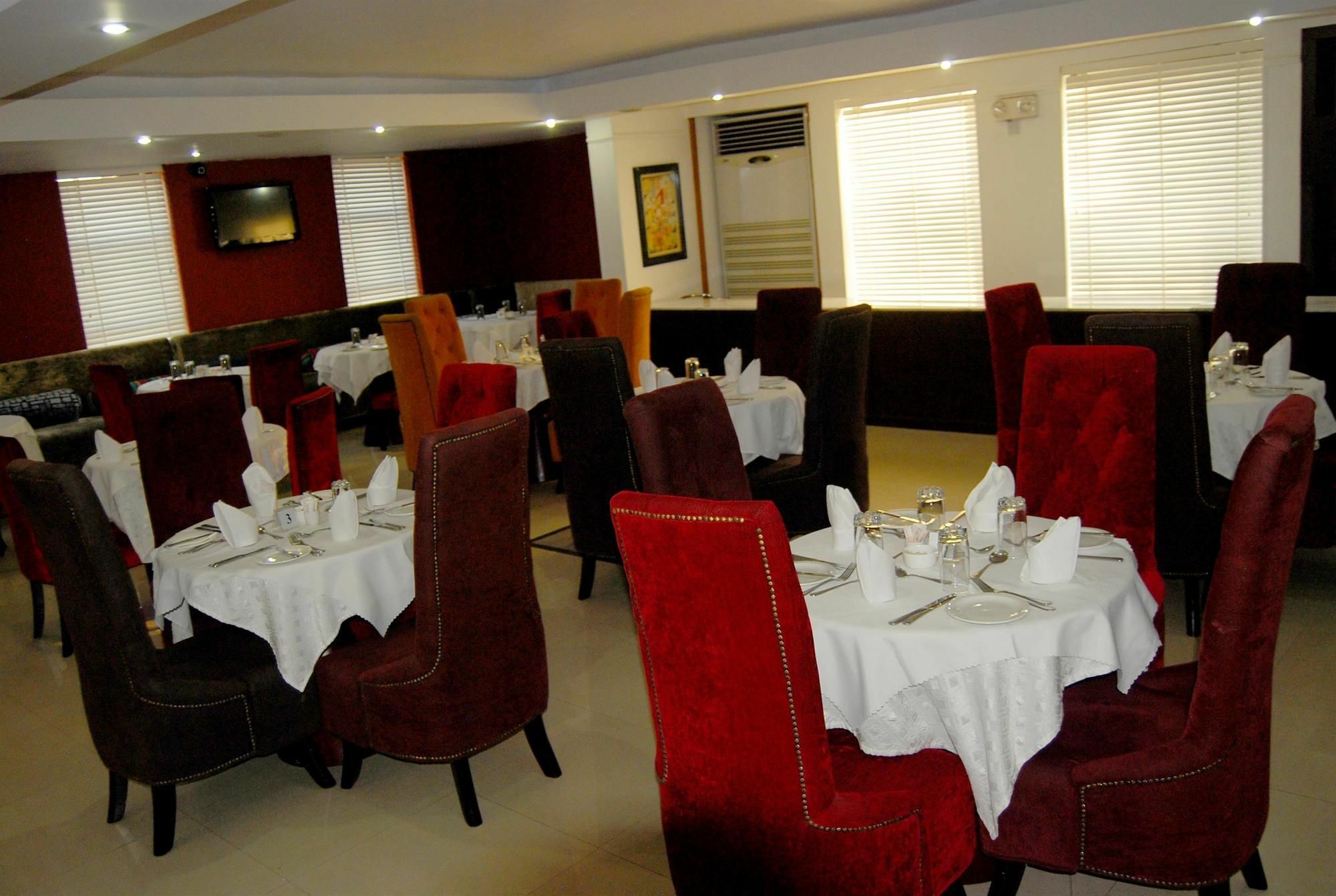 BW Starfire Hotel Ikeja Kültér fotó