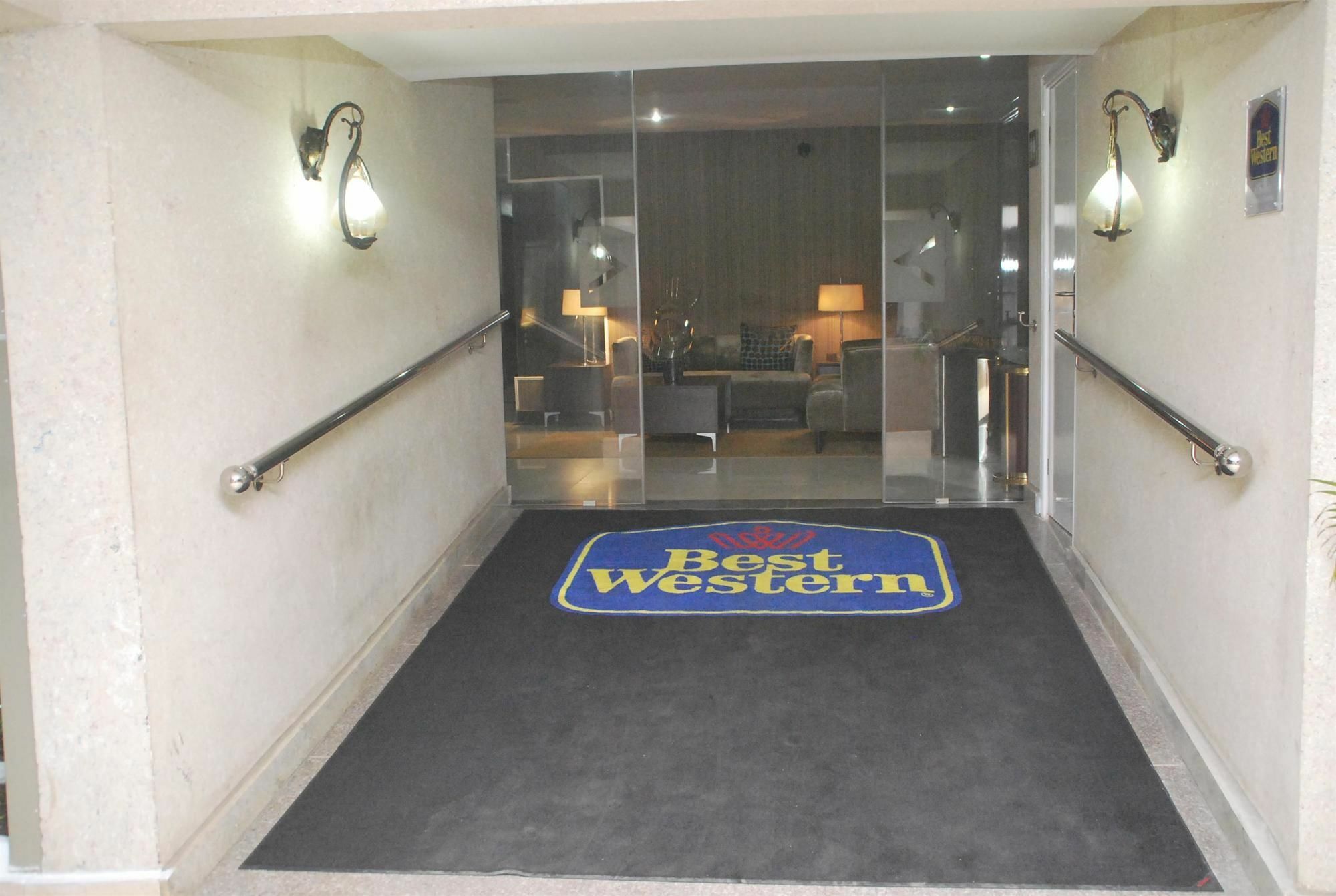 BW Starfire Hotel Ikeja Kültér fotó