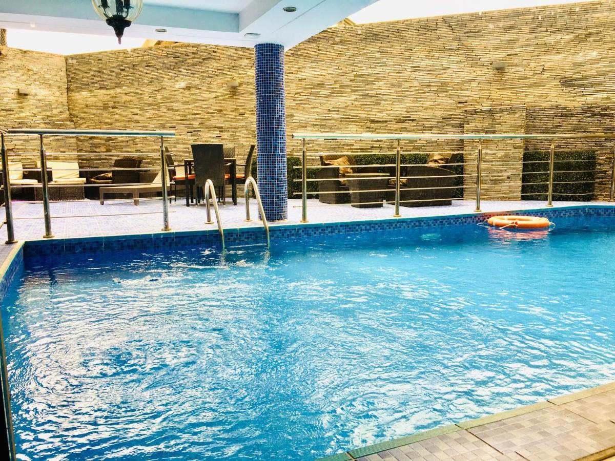 BW Starfire Hotel Ikeja Kültér fotó